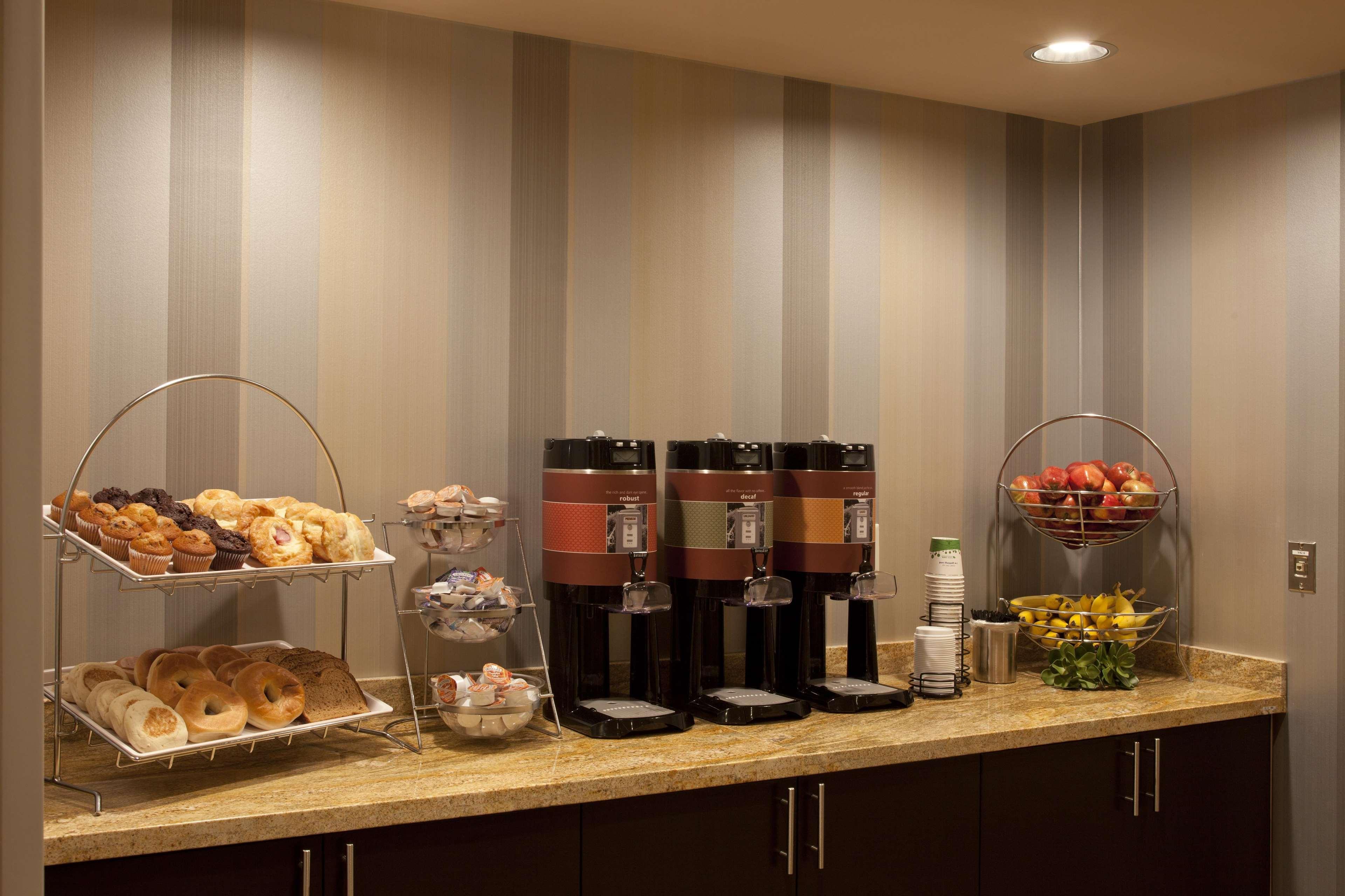 Hampton Inn & Suites Seattle/Федерал-Уэй Ресторан фото