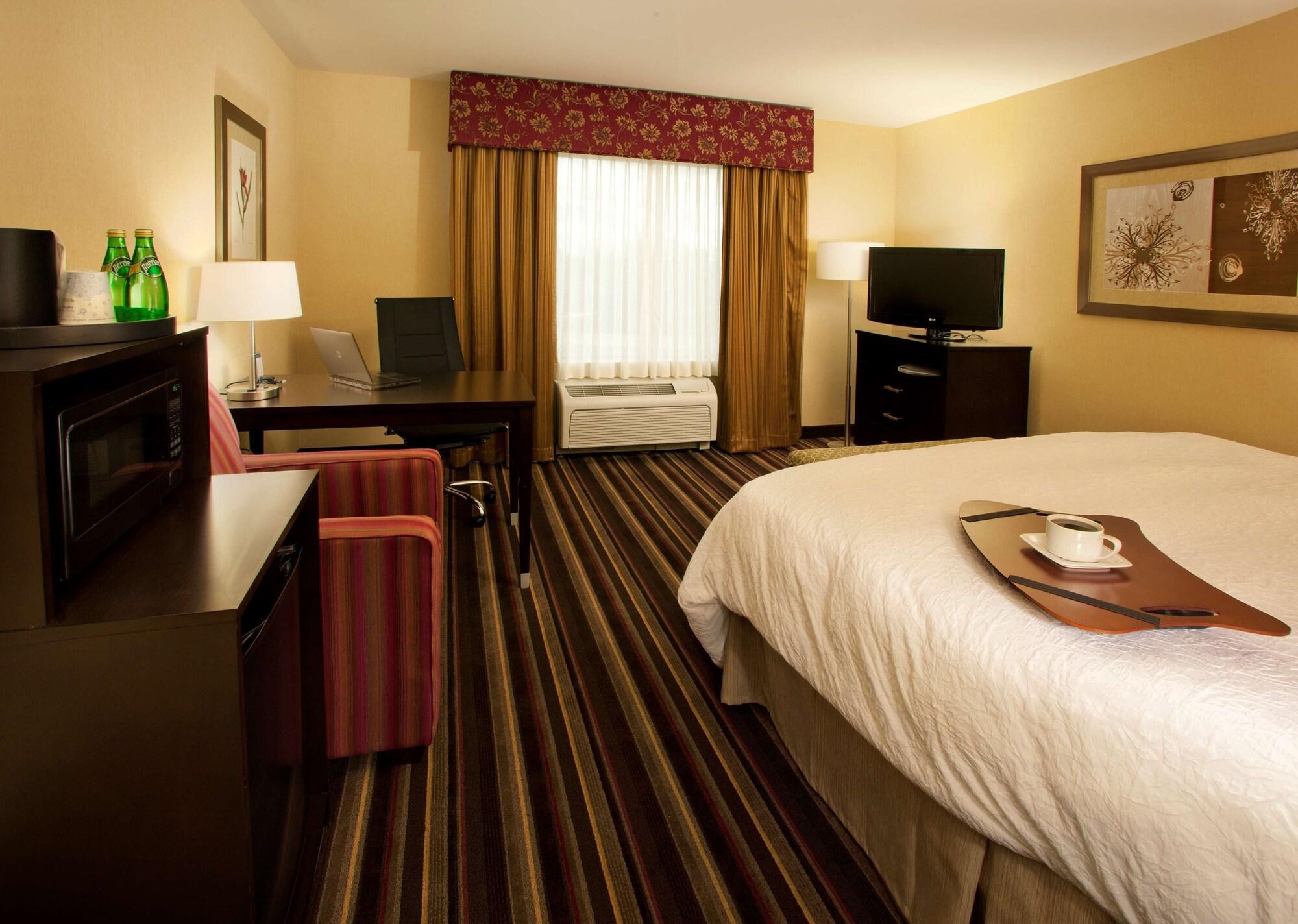 Hampton Inn & Suites Seattle/Федерал-Уэй Экстерьер фото