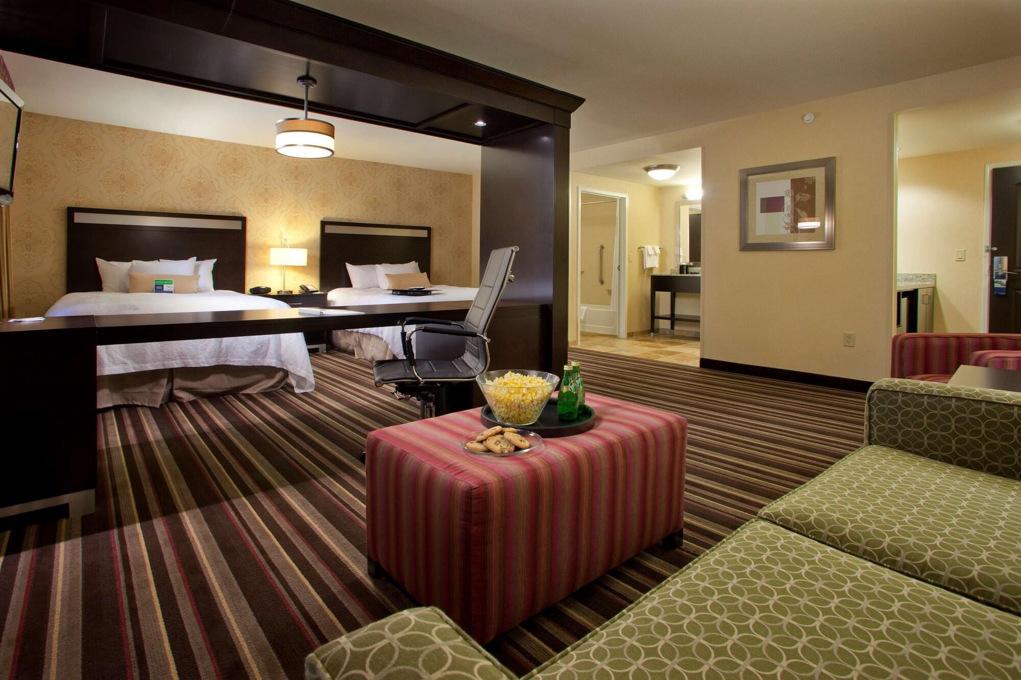 Hampton Inn & Suites Seattle/Федерал-Уэй Экстерьер фото