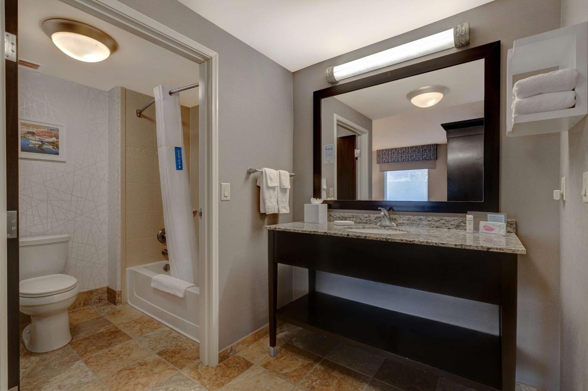 Hampton Inn & Suites Seattle/Федерал-Уэй Экстерьер фото