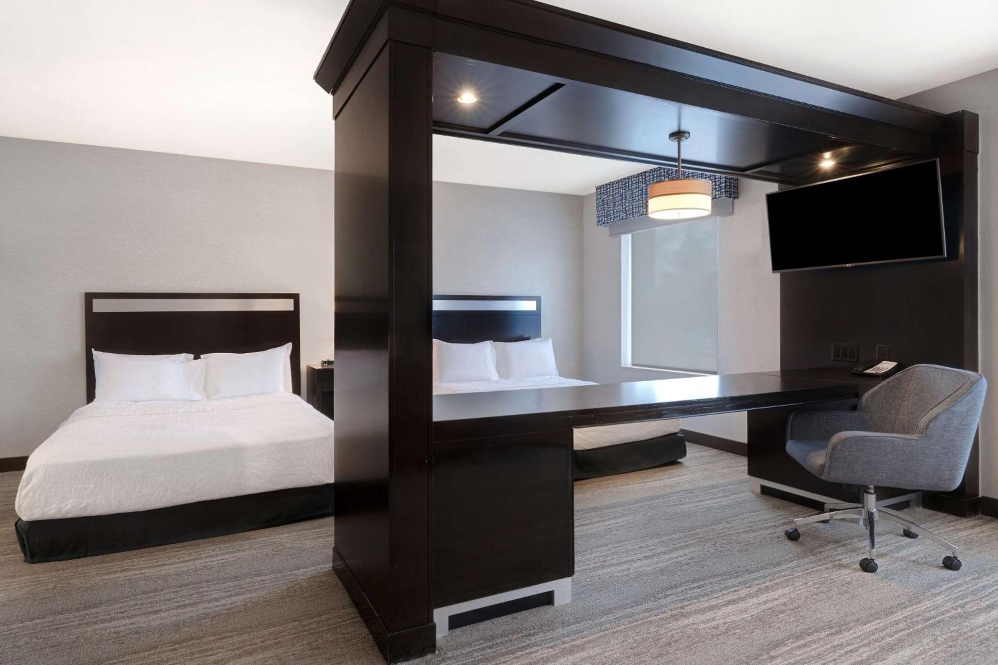 Hampton Inn & Suites Seattle/Федерал-Уэй Экстерьер фото