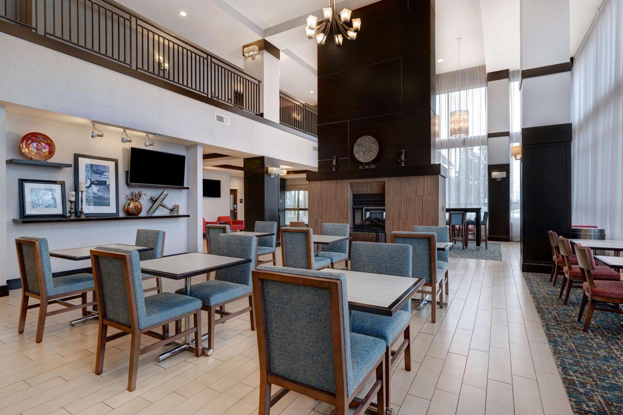 Hampton Inn & Suites Seattle/Федерал-Уэй Экстерьер фото